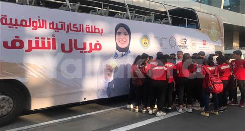 بالفيديو.. وصول فريال أشرف وأحمد الجندي